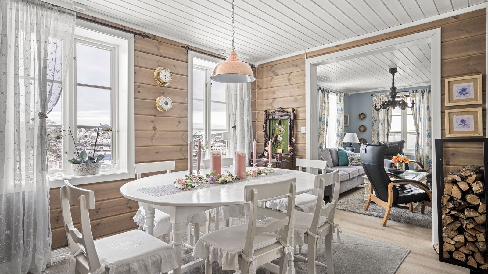 Spisestue i tilknytning til kjøkken Galleribilde