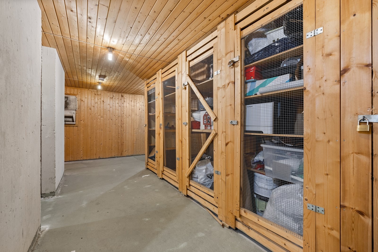 Leiligheten disponerer én matbod i kjeller Galleribilde