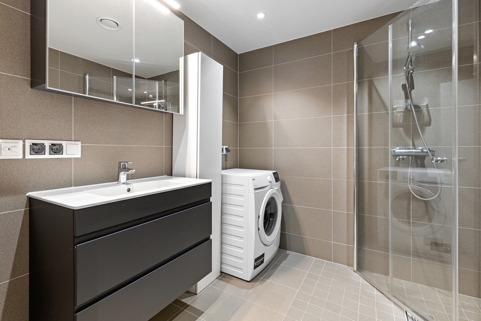 Lekkert bad fra 2022, med alt man trenger for å få en fin start på dagen Galleribilde