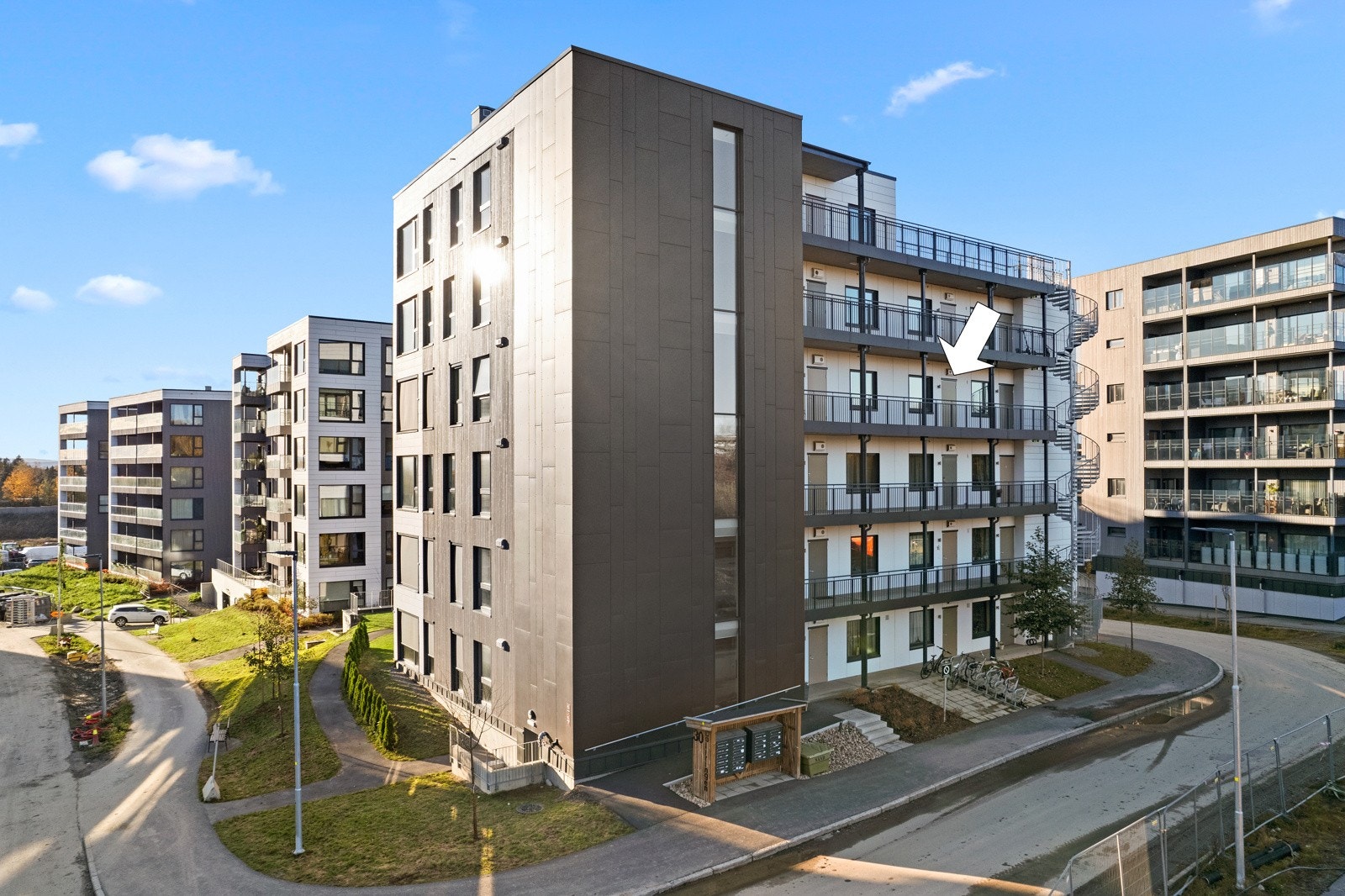 Leiligheten har en fin internbeliggenhet i byggets 4. etasje Galleribilde