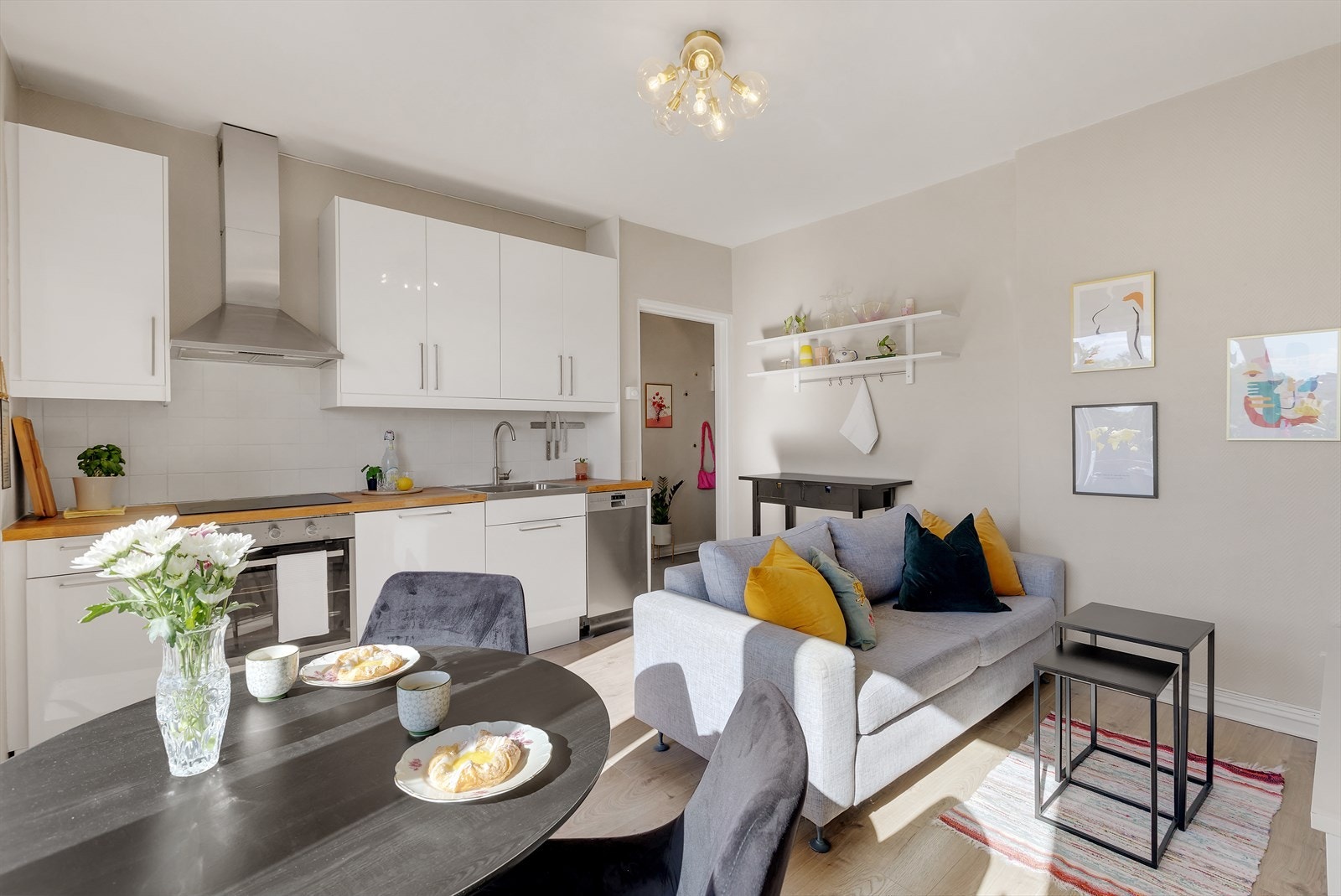 Boligen er malt i en moderne fargetone. Galleribilde