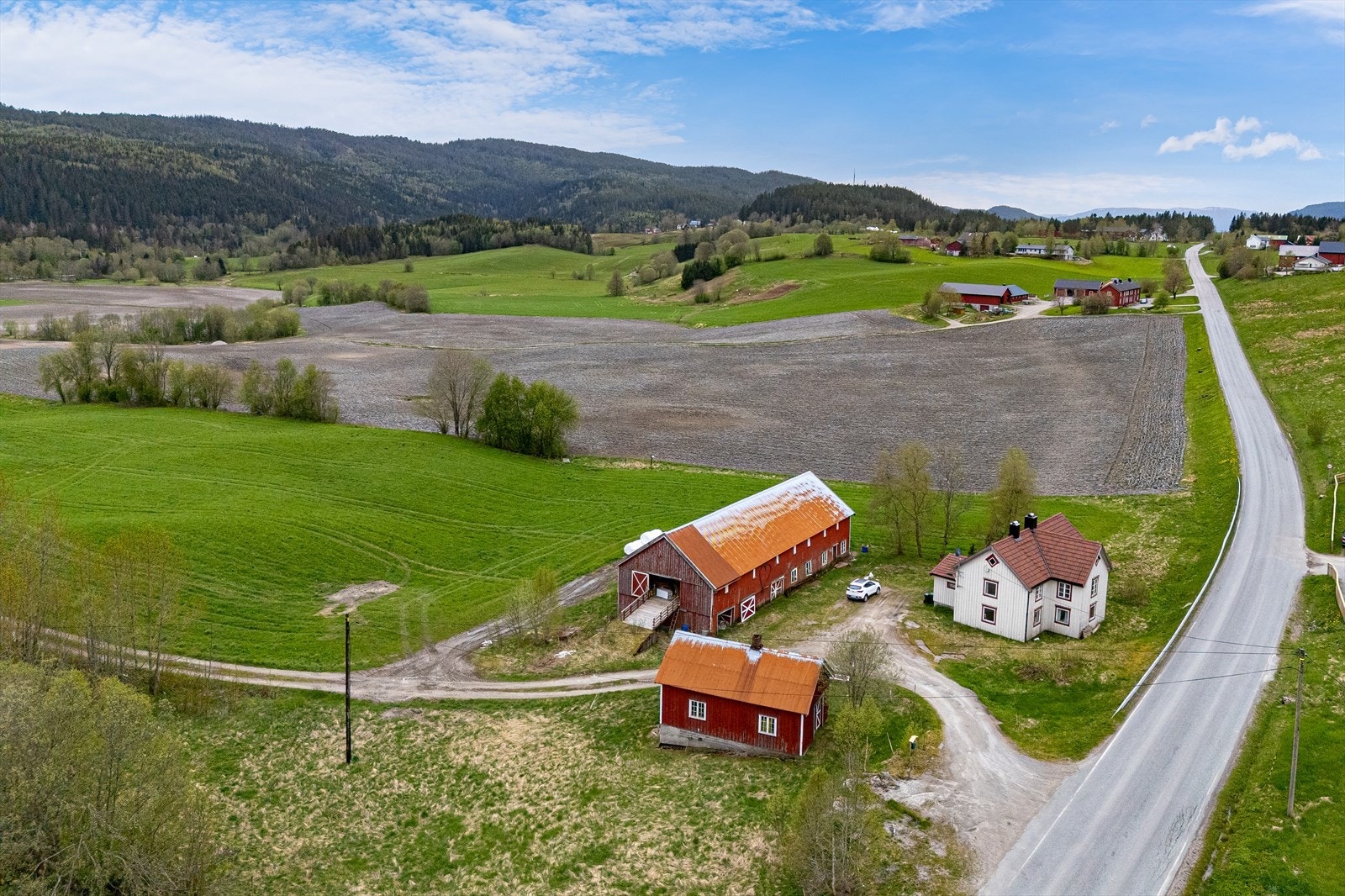 Området er kjent for sitt landlige preg og gode bokvaliteter, med flotte turområder rett utenfor døren. Galleribilde