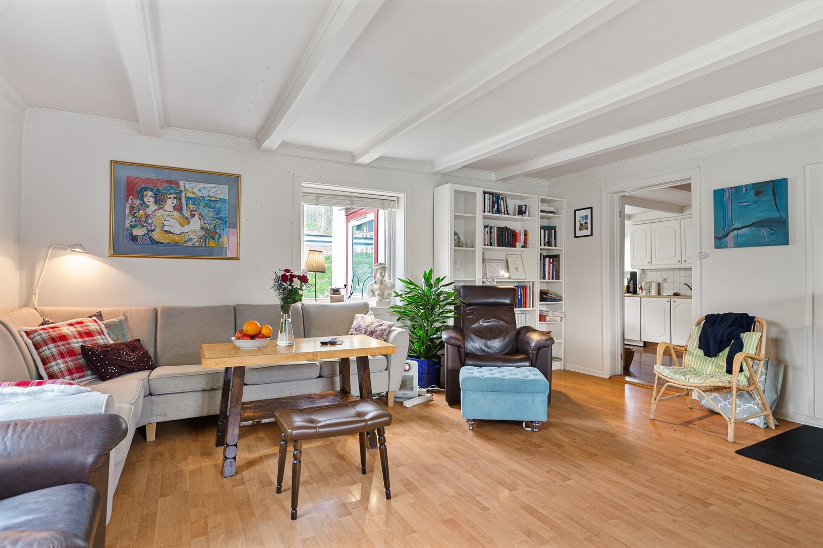 Boligen er oppført over 3 plan og strekker seg over 198 m². Galleribilde