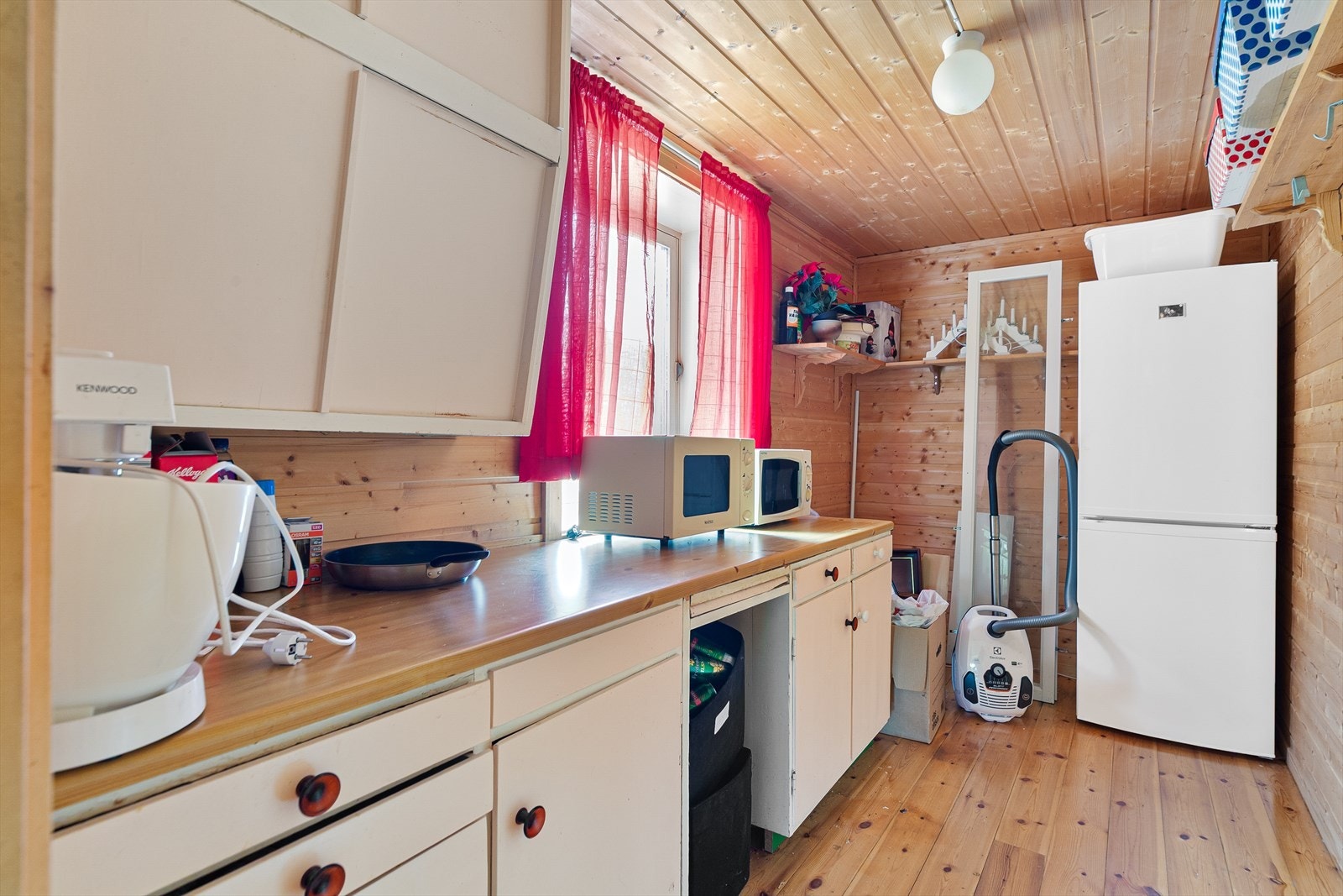 Bod på 7 m² som brukes som en forlengelse av kjøkkenet. Galleribilde