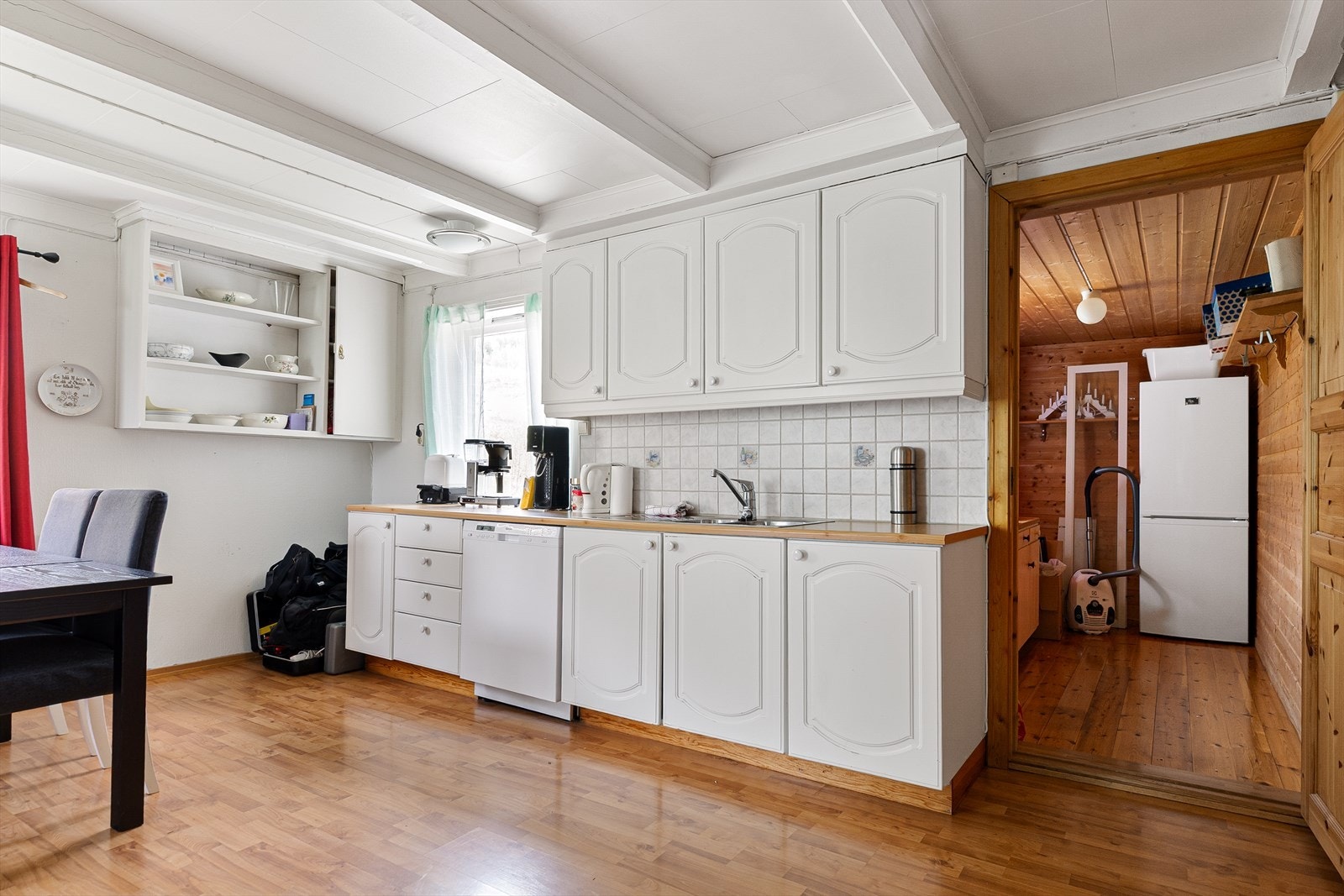 Pent og praktiskt kjøkken. Galleribilde