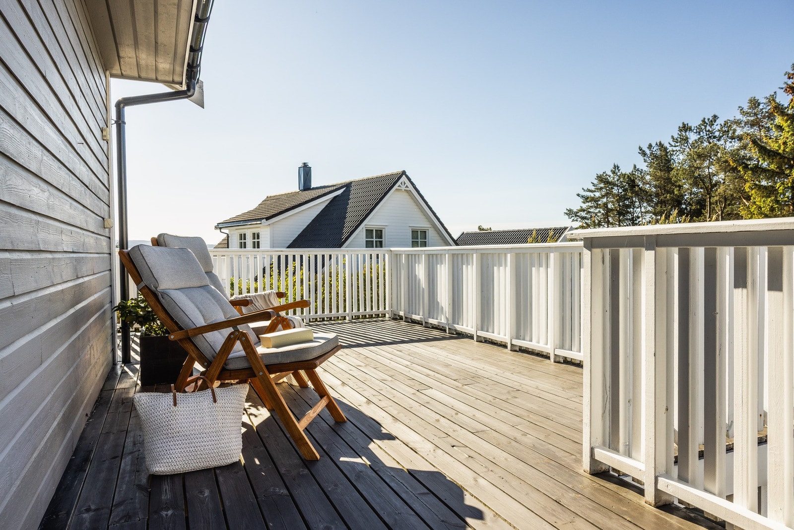 Alt det gode vedlikeholdet får man igjen for. Da er det godt å ha flotte uteområder å slappe av i. Galleribilde