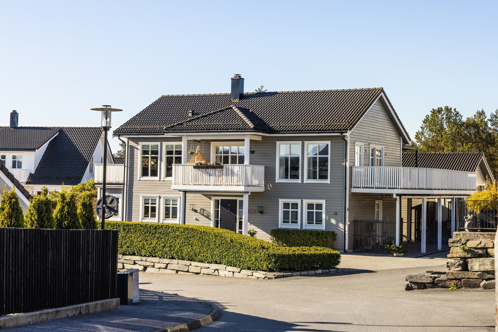 EIE eiendomsmegling har gleden av å presentere Nilsvikhaugane 22 ved Eivind Kalve og Frode Hauge. Galleribilde