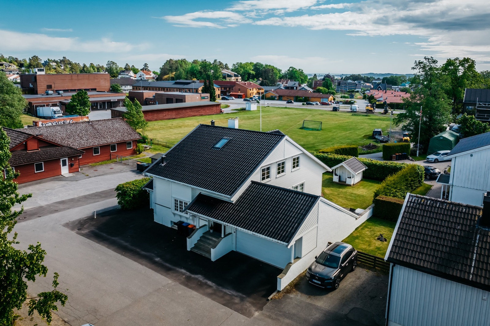 Eneboligen ligger like ved Borgejordet i rolige omgivelser på Nanset. Galleribilde