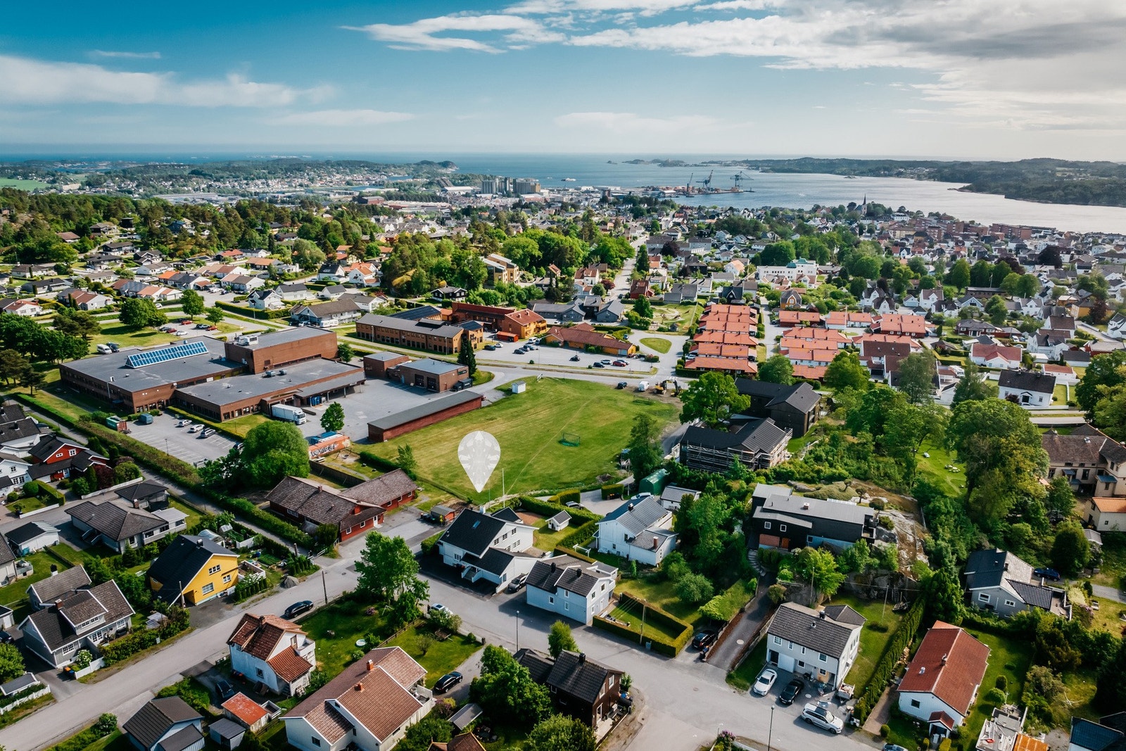 Det er kort vei til mye fint fra denne eiendommen. Galleribilde