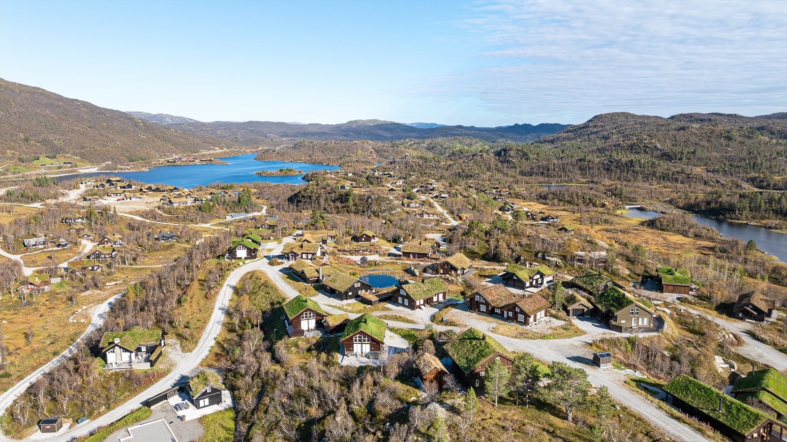Det er flere fiskevann like i nærheten, som Vågslidvatnet og Arbuvatn. Fiskekort fås normalt kjøpt av grunneier (besøk www.inatur.no for mer info). Det er for øvrig meget gode jaktmuligheter på Haukelifjell. Galleribilde
