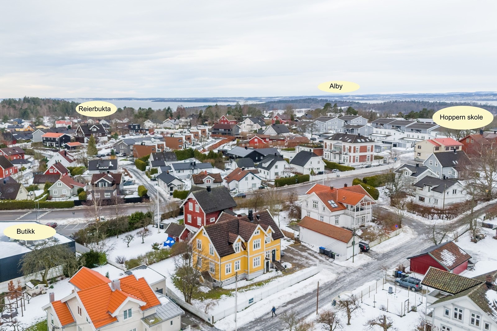 Coop Extra ligger under 200 m fra boligen, busstopp i 1 min. gange og det er rett over 1 km til sentrum og togstasjon. Galleribilde