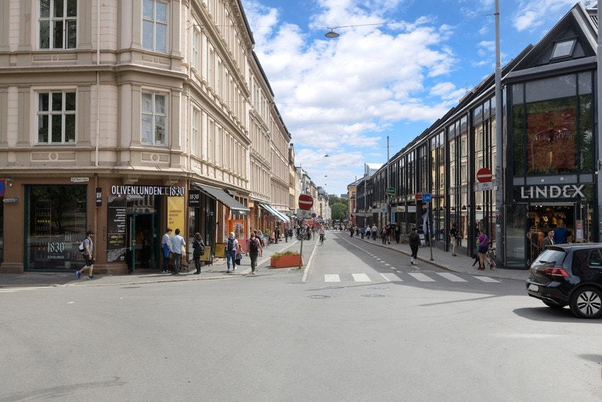 Grünerløkka er velkjent for sitt yrende uteliv med caféer, barer, restauranter, parker og uteserveringer. Galleribilde