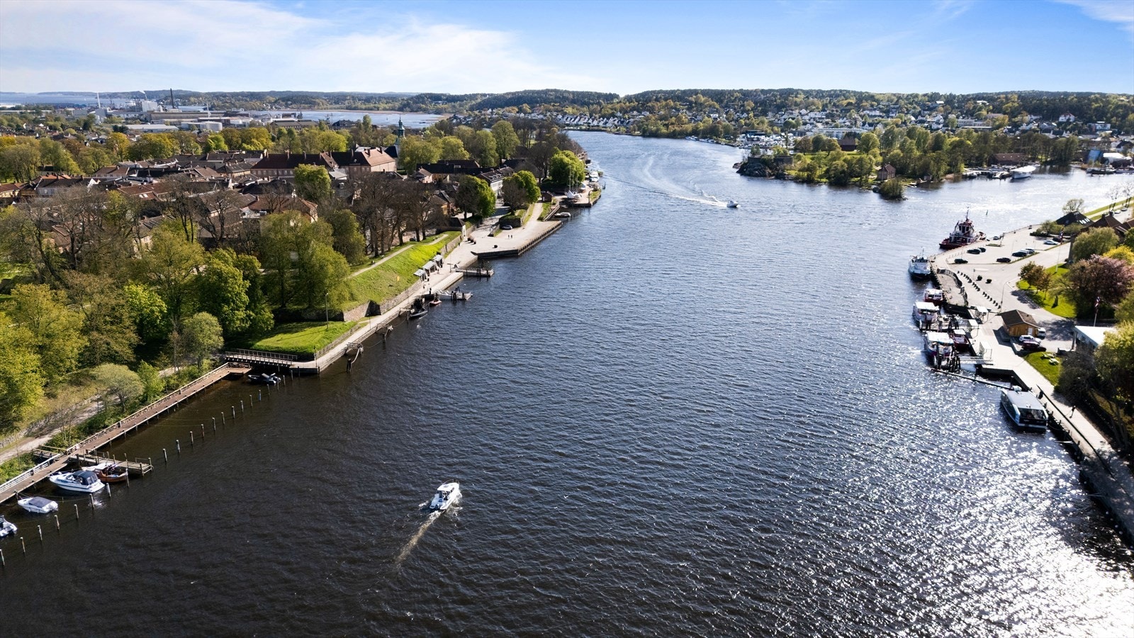 Med båt er det kort avstand ut i den flotte skjærgården Galleribilde