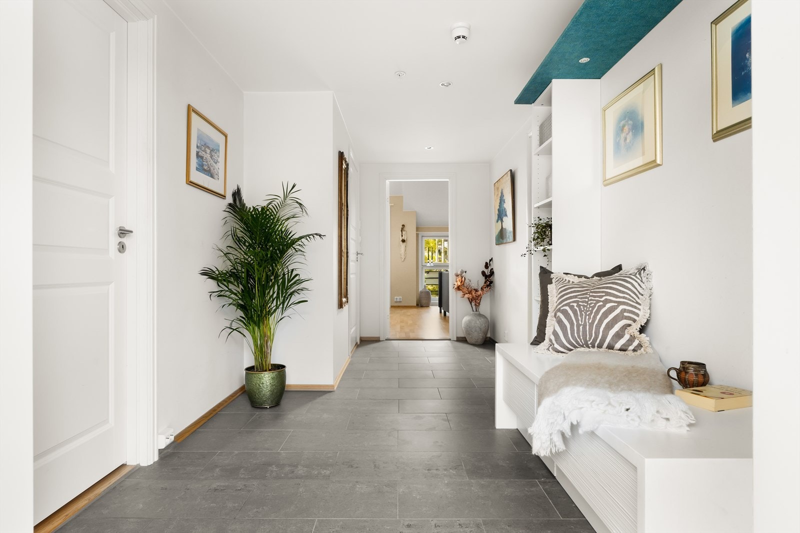 Entré/gang Galleribilde