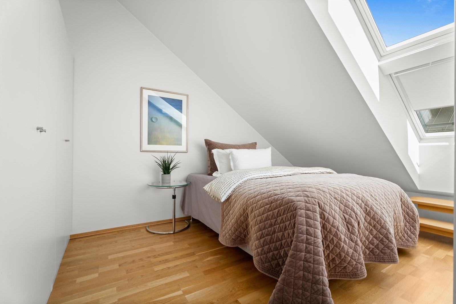 Soverom i loftetg. Galleribilde