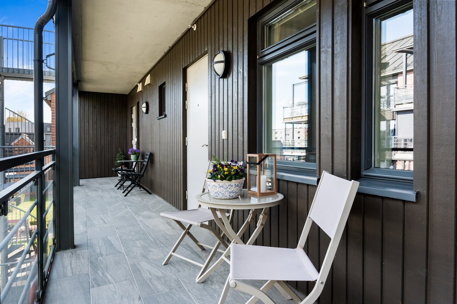 Felles svalgang med morgensol Galleribilde