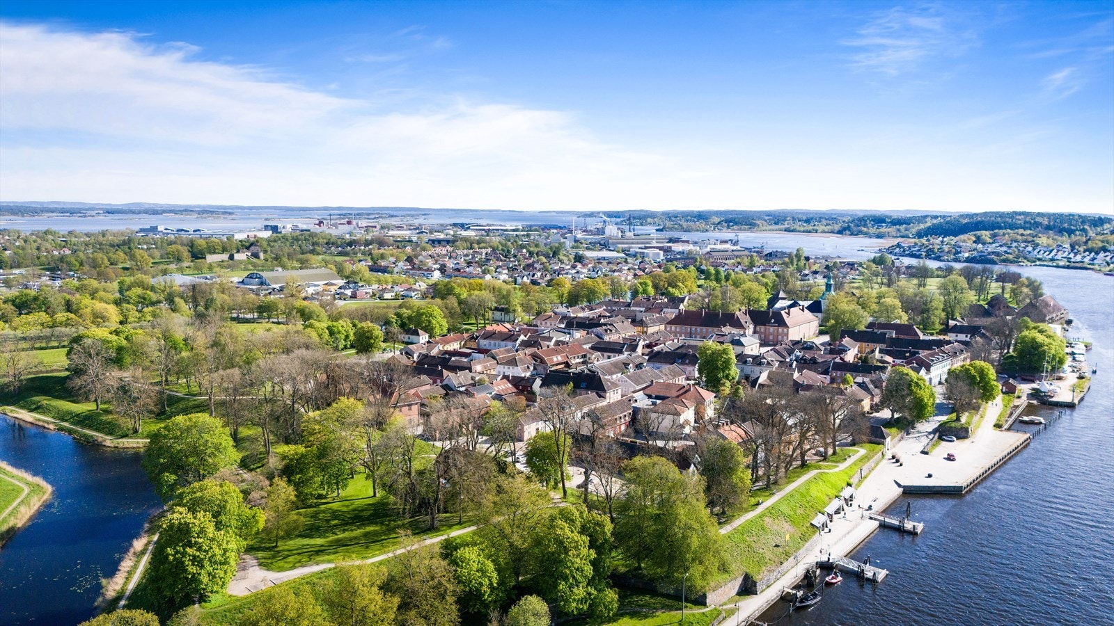 Det er kort gangavstand til idylliske Gamlebyen med spisesteder, nisjebutikker, museum m.m. Galleribilde