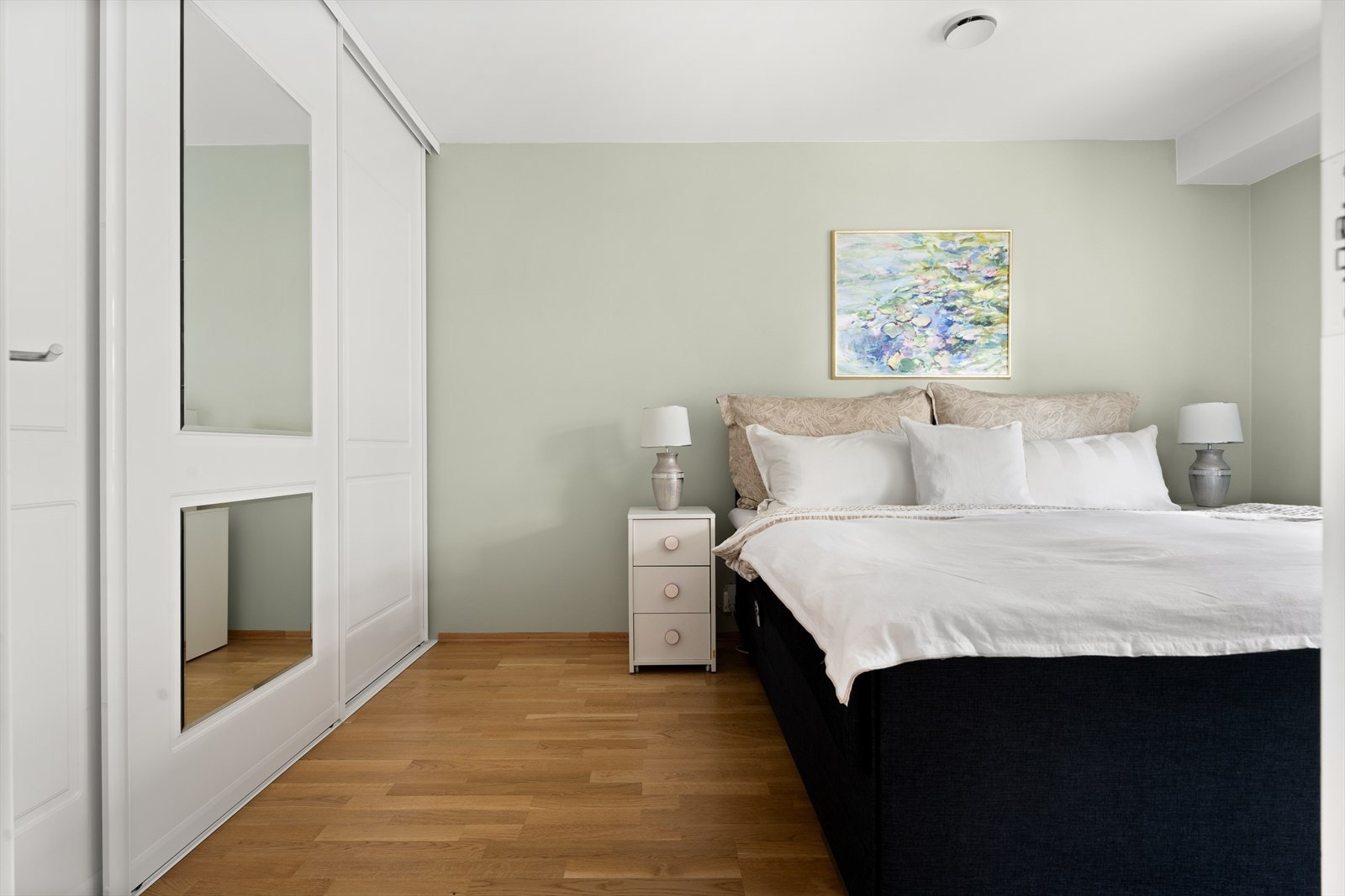 Soverom I har romslig skyvedørsgarderobe Galleribilde