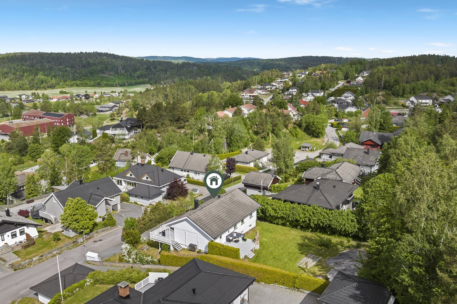 Enebolig med høy og fri beliggenhet Galleribilde