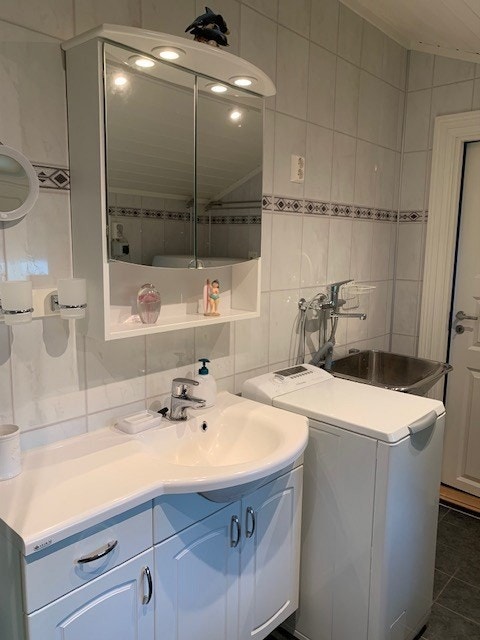 Bad med opplegg for vaskemaskin Galleribilde