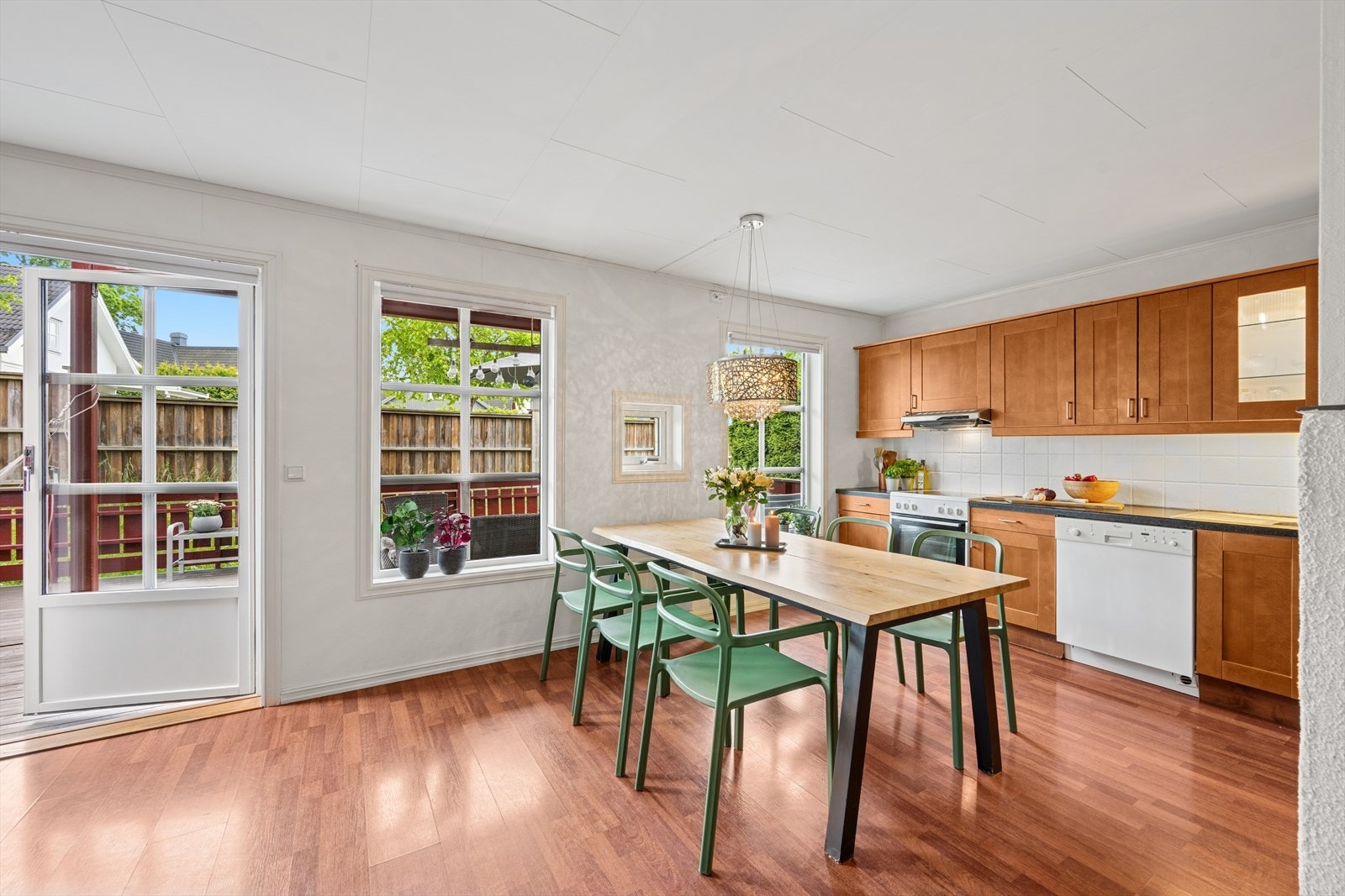 Stue/kjøkken er i en åpen og luftig løsning. Galleribilde