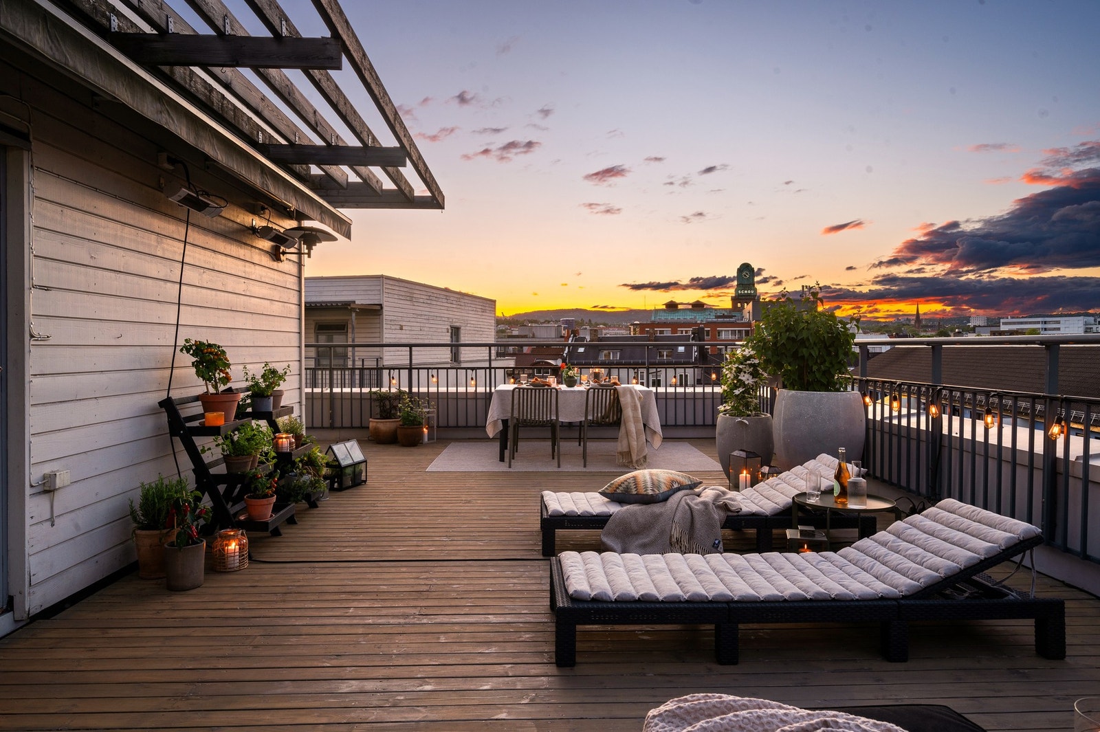 Enkel adkomst direkte fra stuen, noe som gjør det enkelt å kombinere inne- og uteliv. Galleribilde