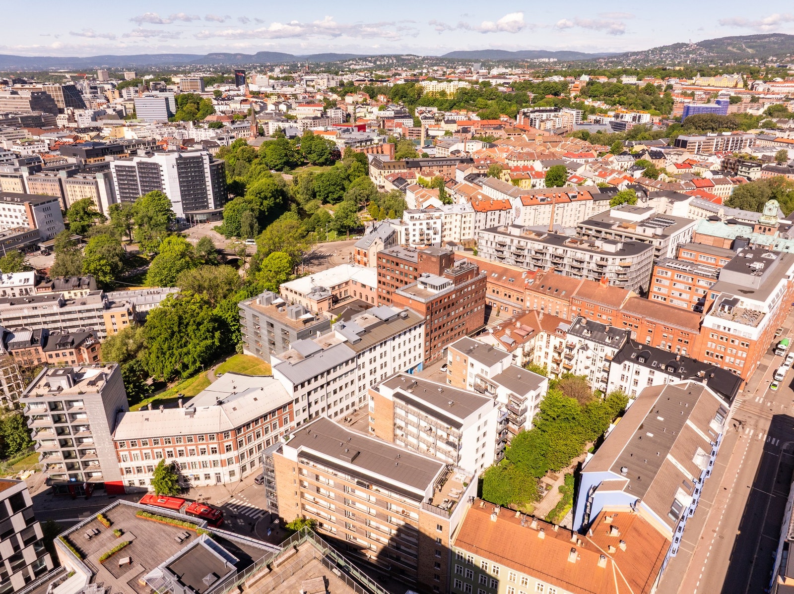 Området er i dag mest kjent for sitt pulserende uteliv, hyggelige gatekafeer, markeder og små, spennende forretninger. Flere dagligvarebutikker finnes rett i nærheten. Galleribilde