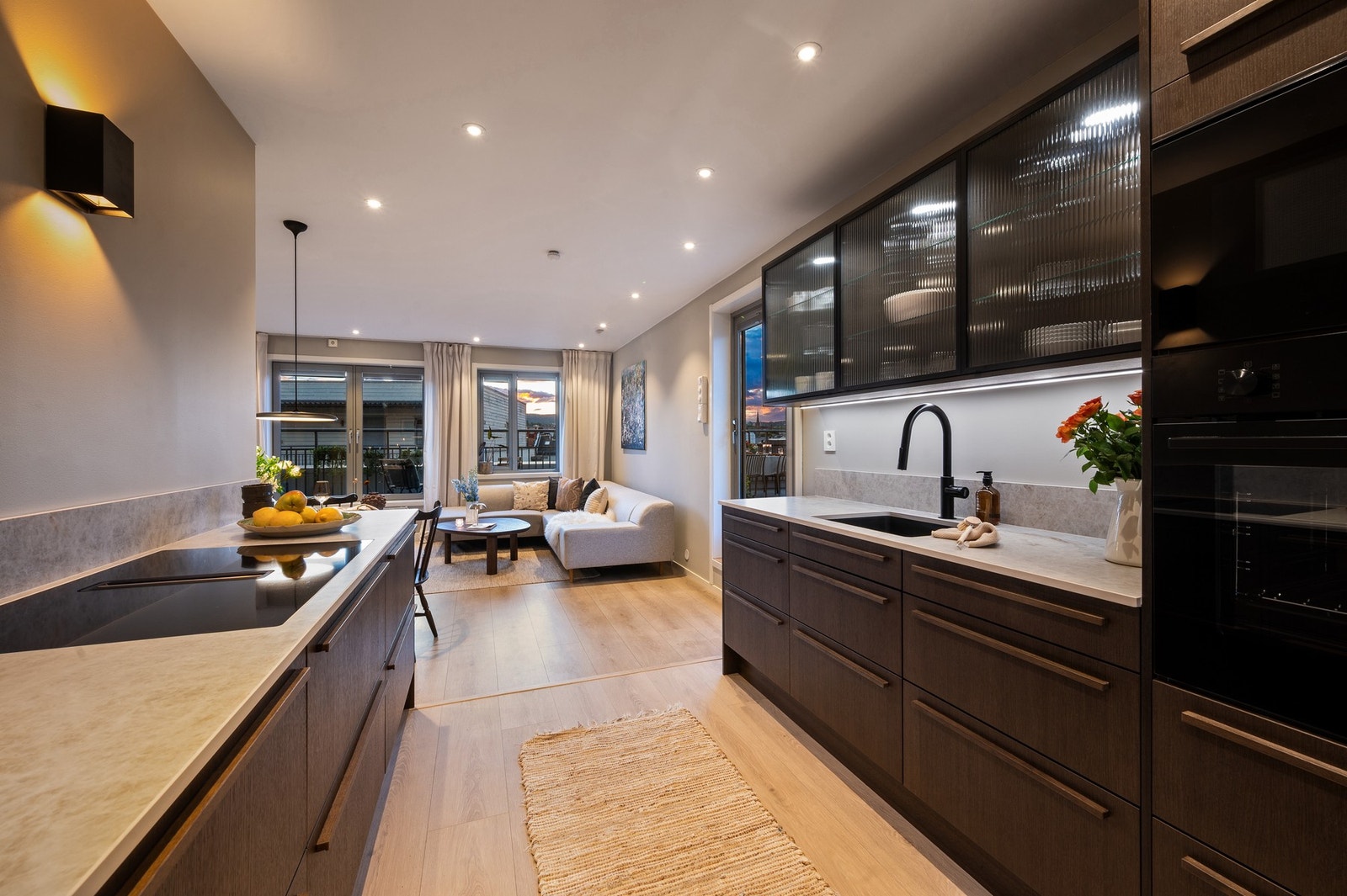 Kjøkkenet er utvidet og oppgradert i 2025 med ny innredning. Galleribilde