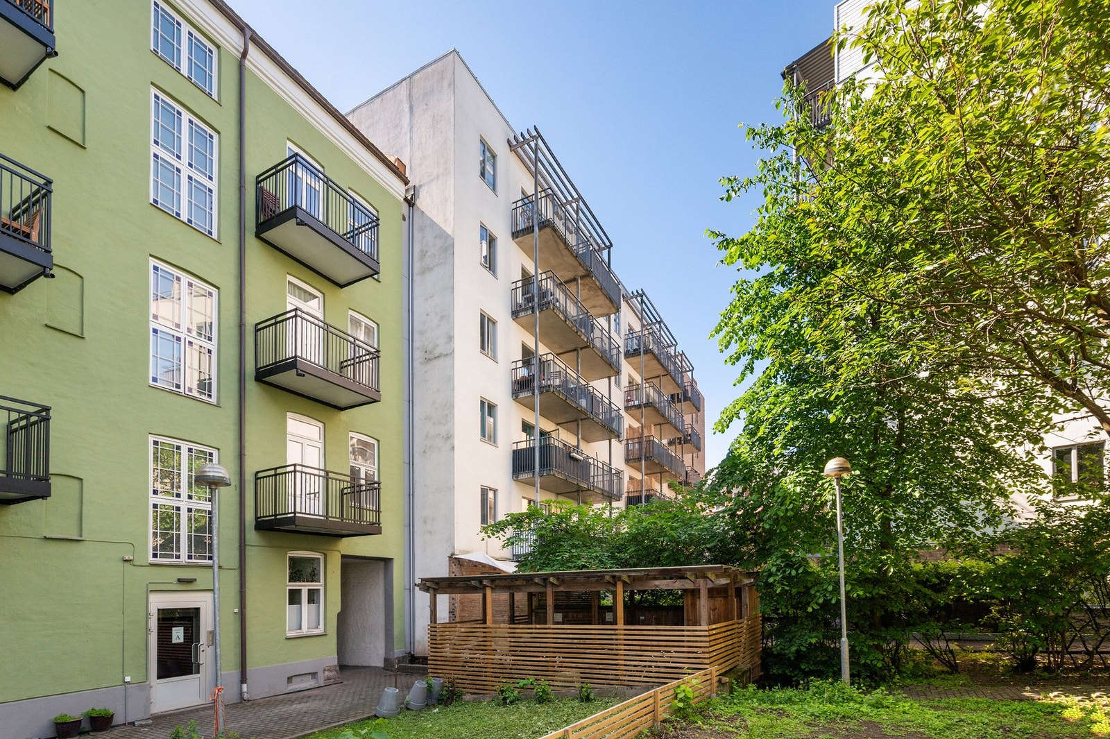 Grunerløkka ligger dessuten ca. 10 min gange fra sentrum og det er lett å ta seg til sentralbanestasjonen med både flytog- og bussforbindelser. Galleribilde
