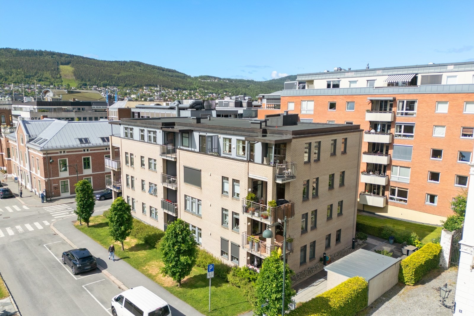 Kirkegata 1 er et pent sentrumsbygg Galleribilde