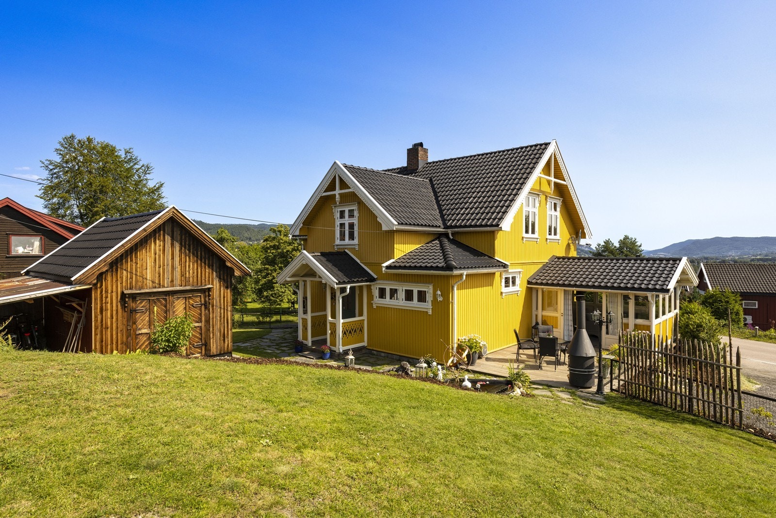 Semsmoveien 36 har meget barnevennlig beliggenhet og ligger i et attraktivt, koselig og veletablert område. Galleribilde