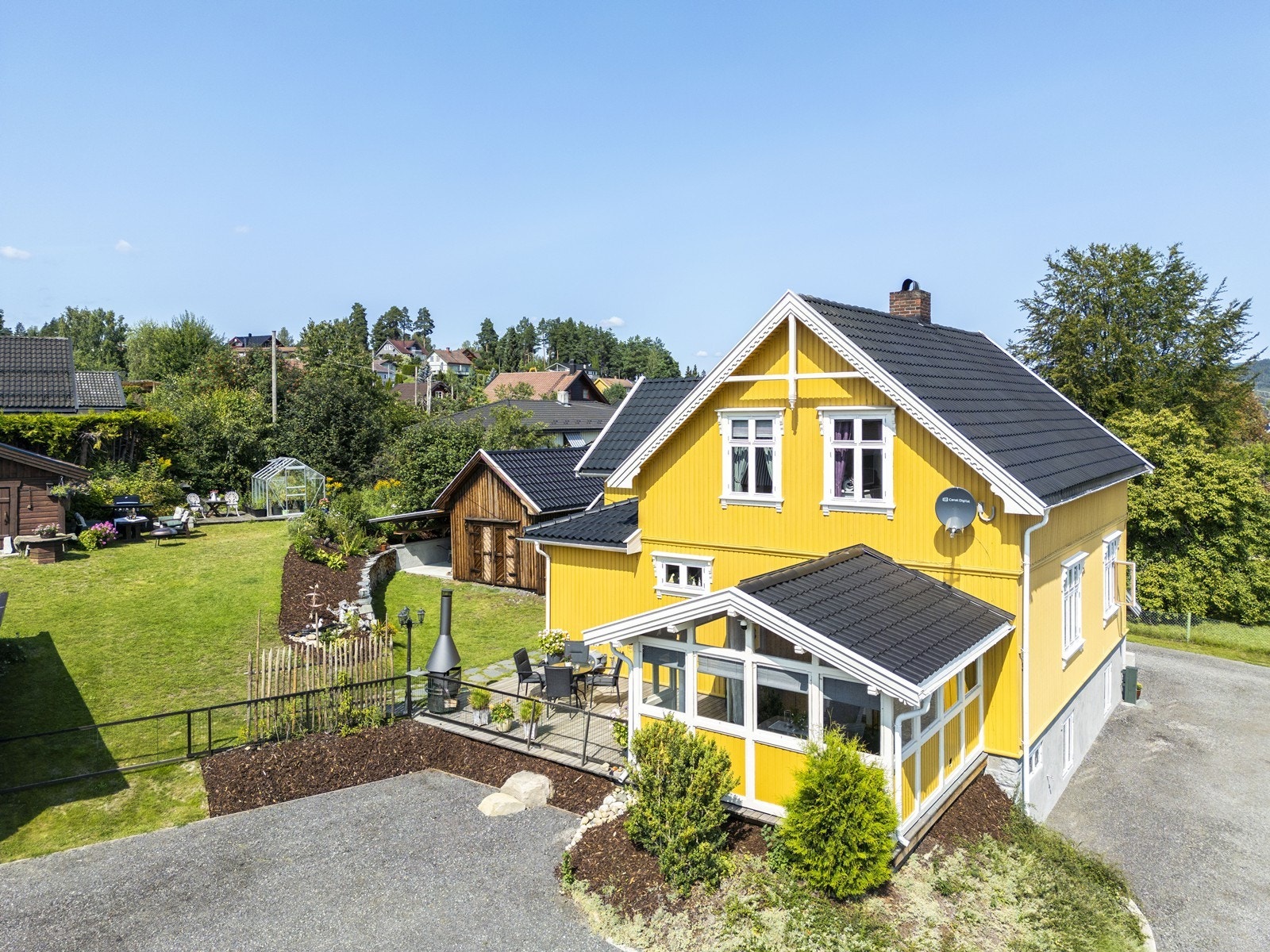 Det er umiddelbar nærhet til dagligvare og buss. Galleribilde