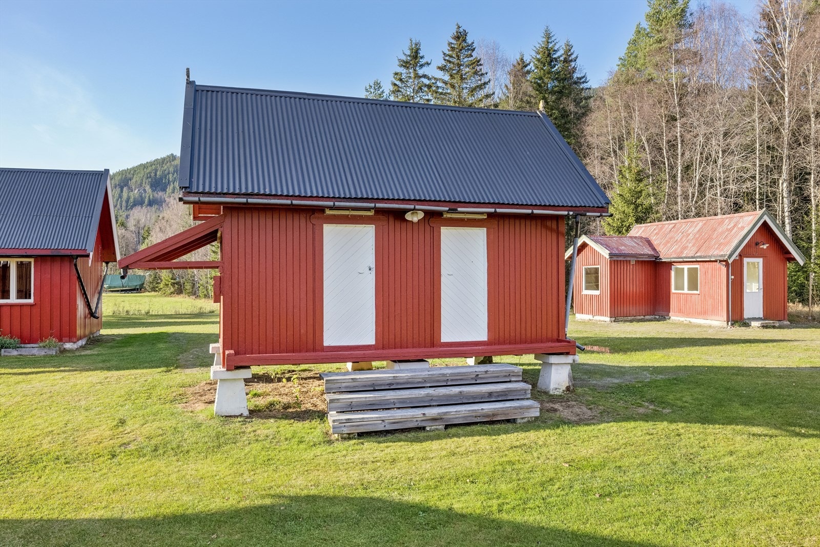 Koselig lite stabbur som har godt med lagringsplass. Galleribilde