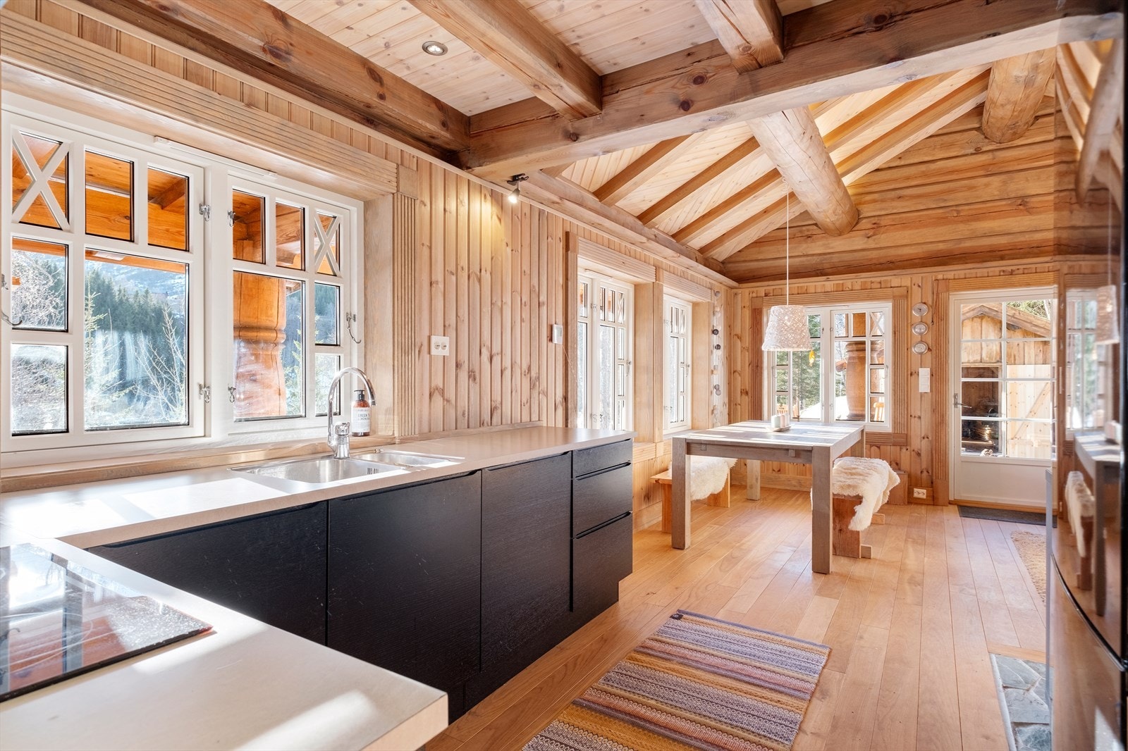 Kjøkken i tilknytning til stue Galleribilde