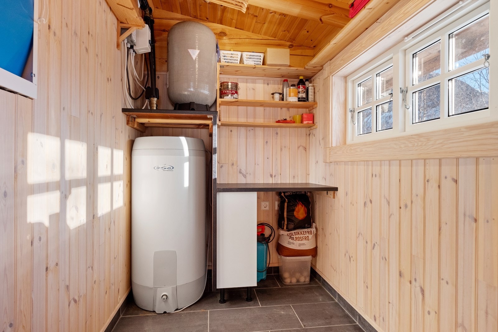 Bod | Flislagt gulv med varmekabler | Opplegg til vaskemaskin Galleribilde