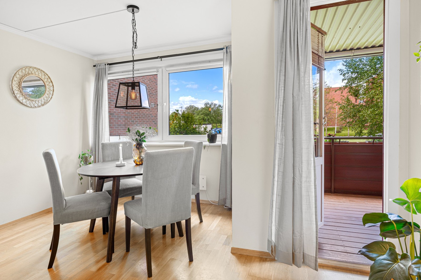 Utgang til egen solrik balkong. Galleribilde