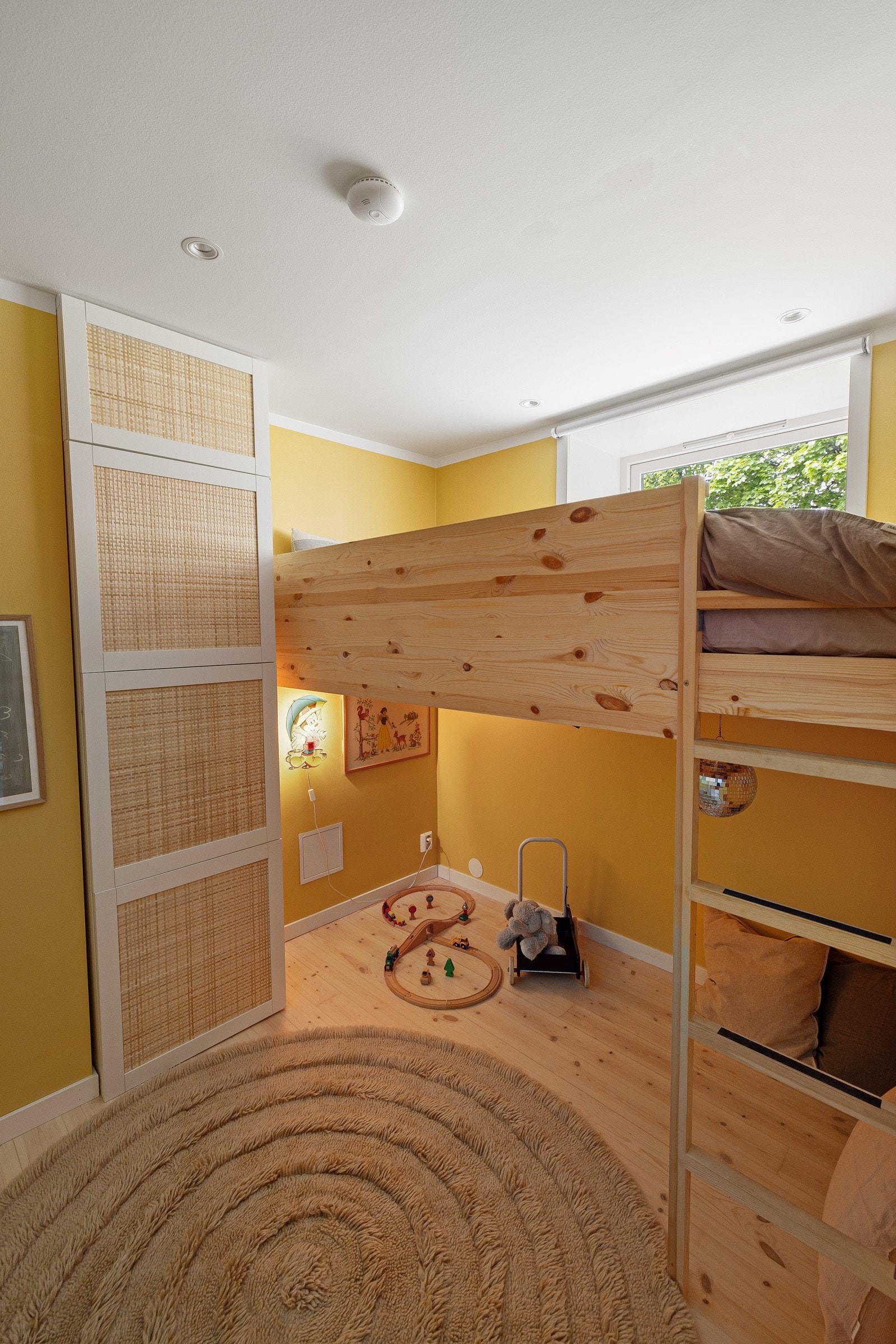 I overkøyen er det plass til to barn. Galleribilde