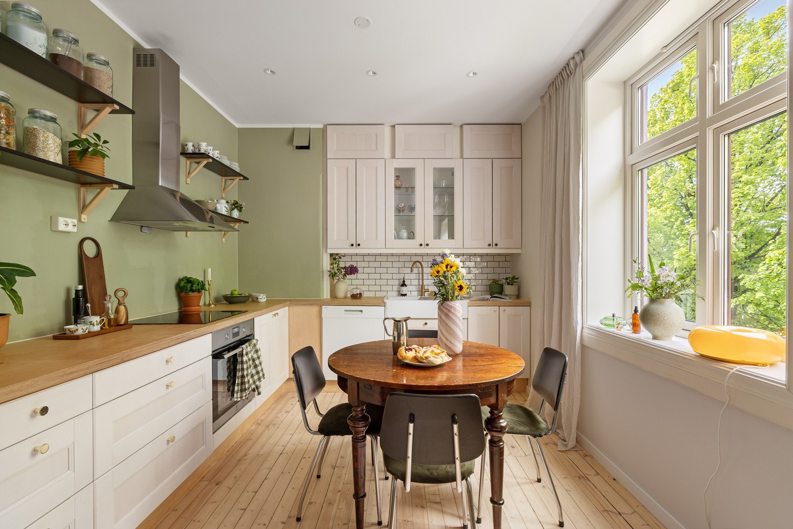 Kjøkkenet er virkelig hjertet i dette hjemmet. Galleribilde