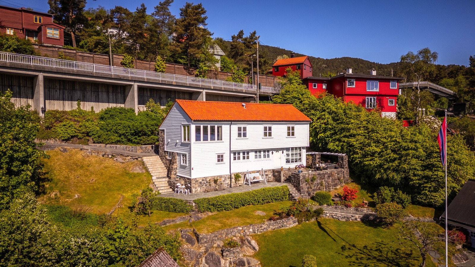 Boligen ble tegnet av Konow Lund og ble oppført som en herskapelig enebolig i 1939 Galleribilde