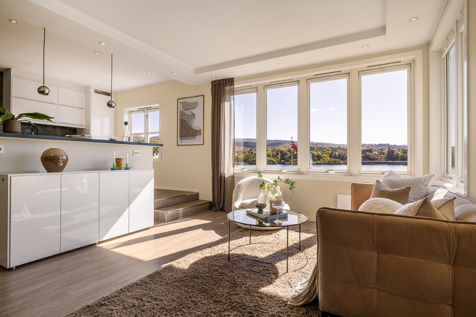Andreetasje har god standard med moderne overflater og kvaliteter etter totalrenovering i 2017 Galleribilde