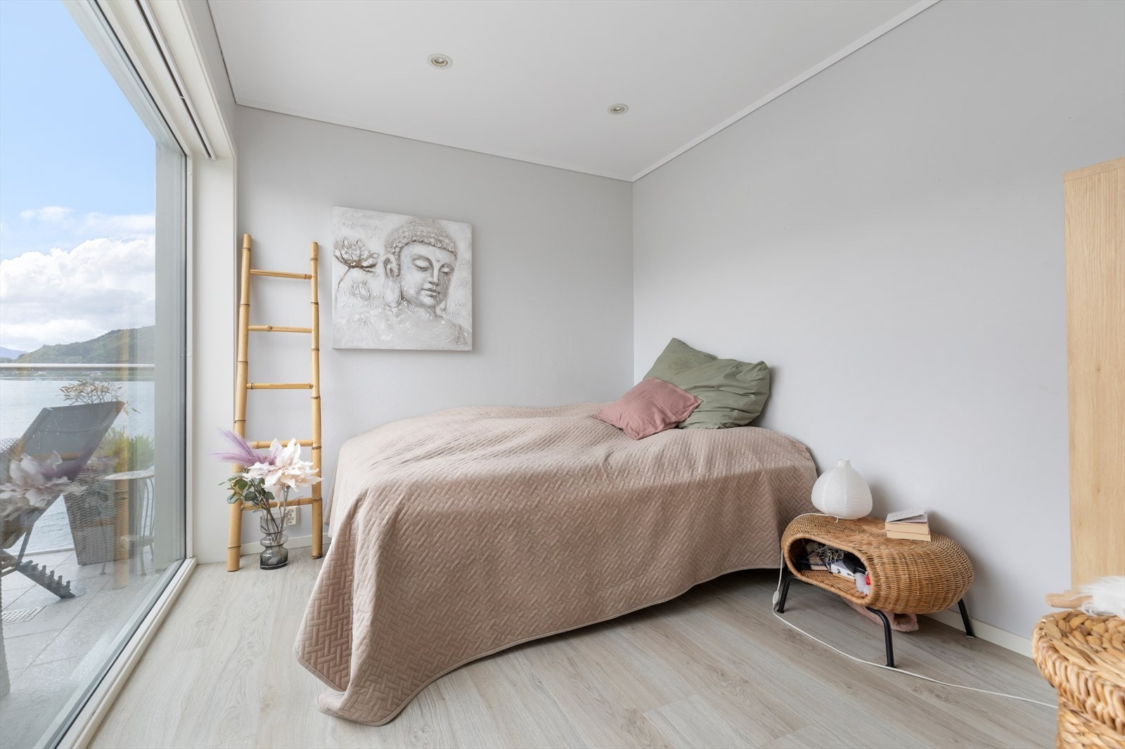 Soverom 4 | soverommet er i byggegodkjente tegninger del av stue, med avdelt med lettvegg som ekstra soverom Galleribilde