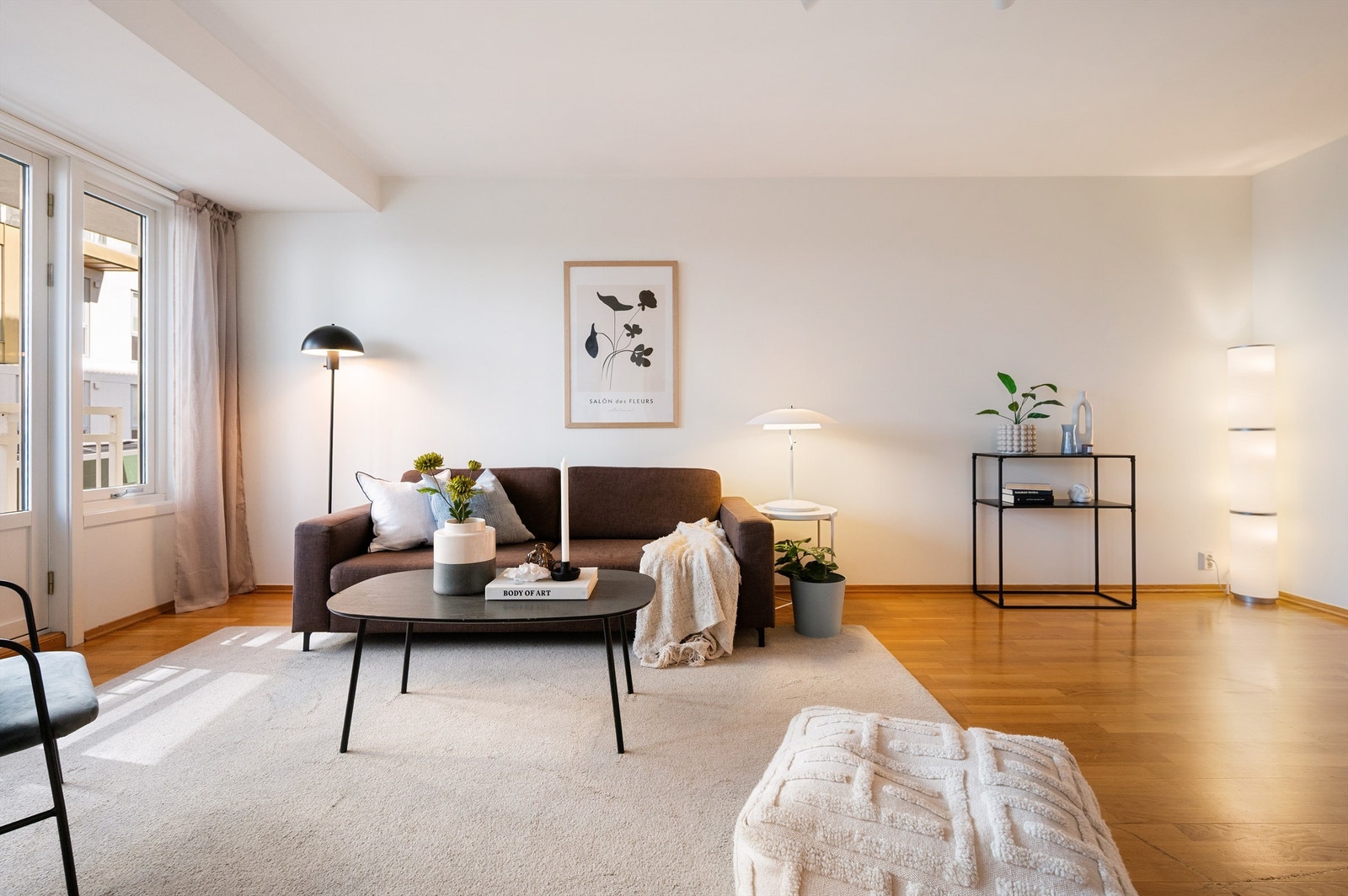 Hele boligen har gjennomgående behagelig fargevalg som gjør dette til et innbydende hjem. Galleribilde