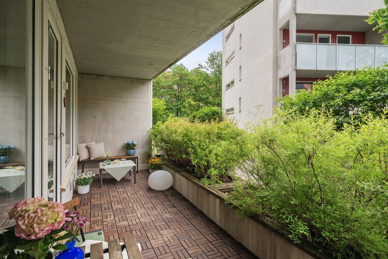 Terrassen er overbygget som gir en god bruksverdi store deler av året. Galleribilde