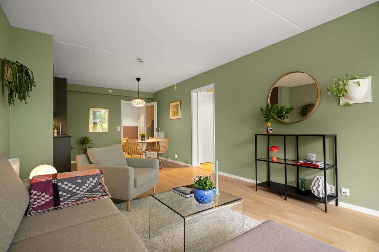 Leiligheten er holdt i moderne og delikate nyanser som harmonerer fint med hverandre og gir et helhetlig inntrykk. Galleribilde