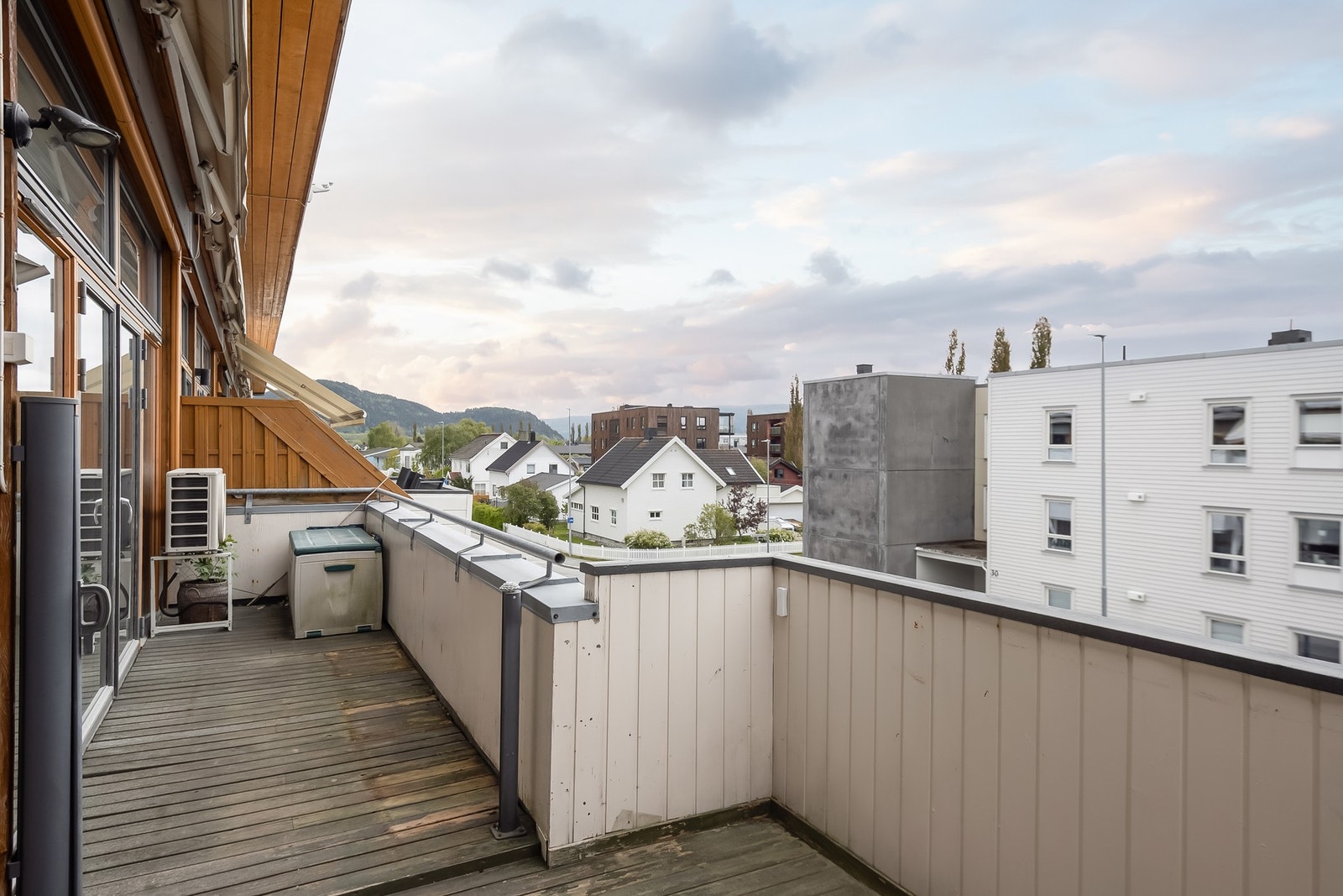 Leiligheten ligger fint til i tredje etasje og har gode solforhold på terrassen. Galleribilde