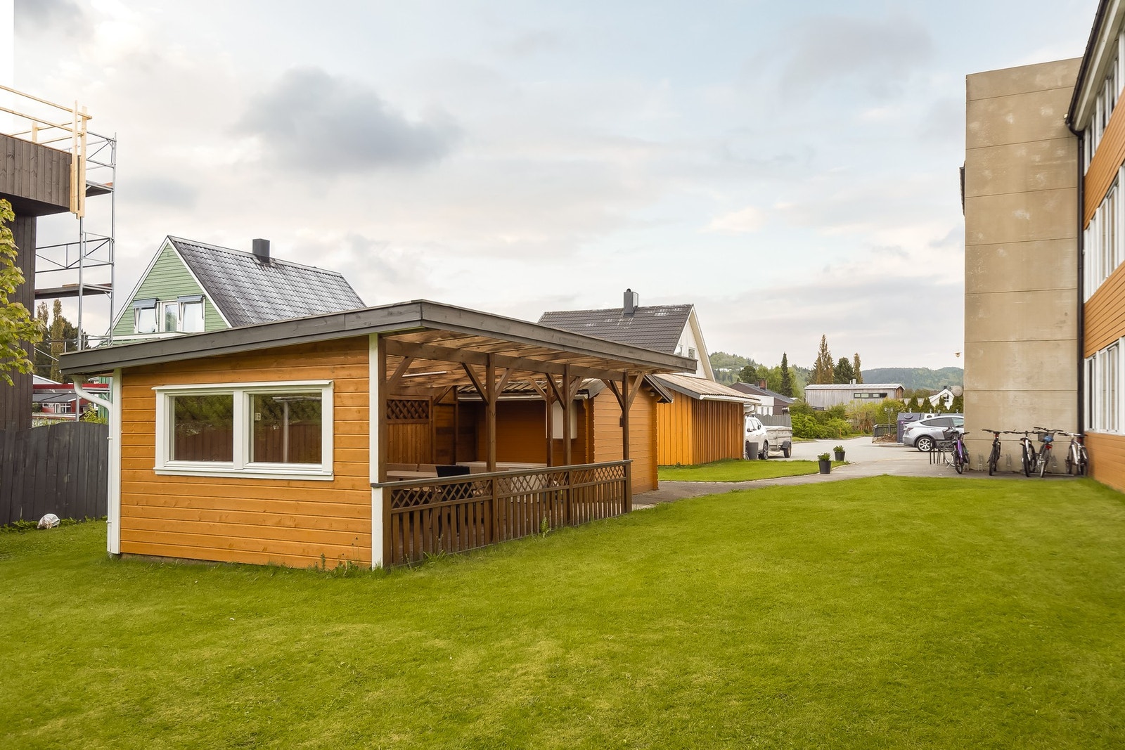 Flott opparbeidet felles uteområde for beboerne. Galleribilde