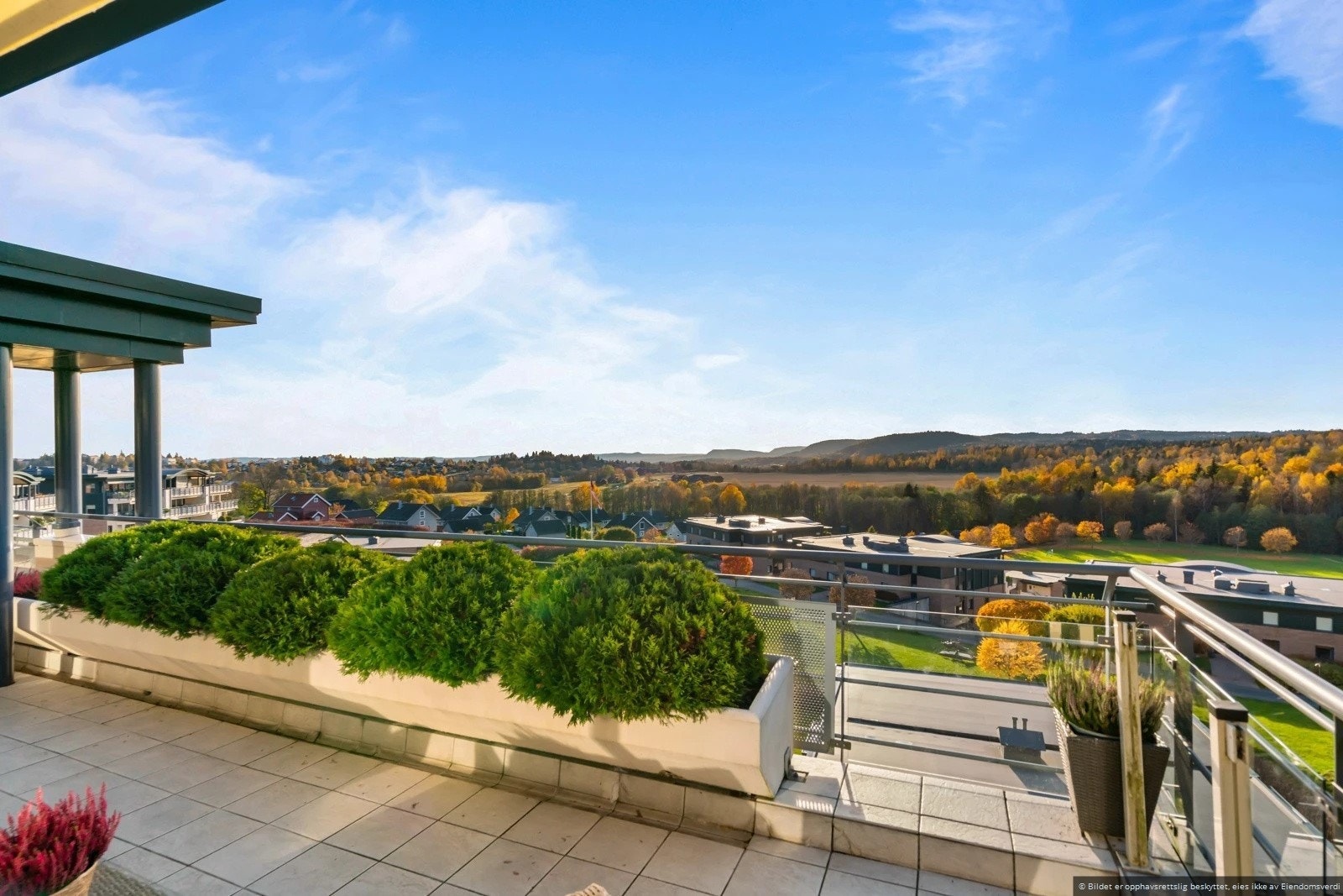 Flott utsikt fra terrassen. Galleribilde