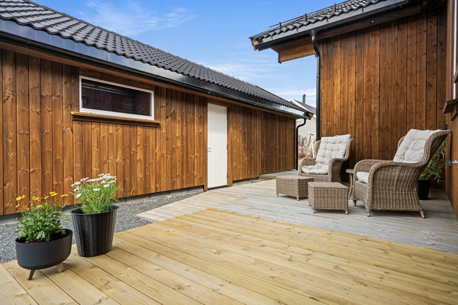 Pent opparbeidet inngangsparti med terrasse Galleribilde