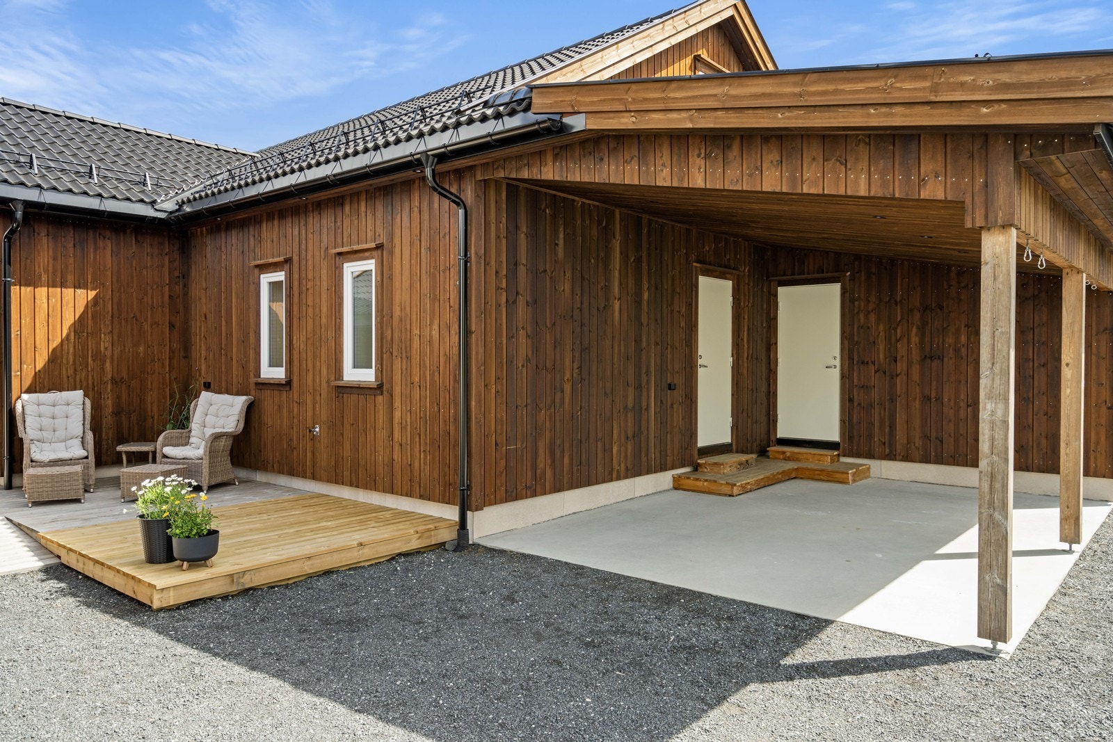 Carport med bod/ teknisk rom i bakkant Galleribilde