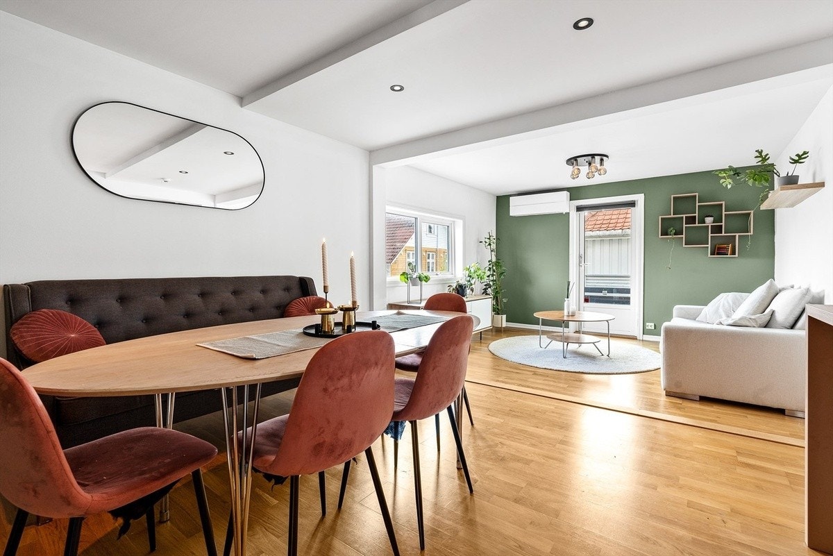 Spisestue/stue Galleribilde